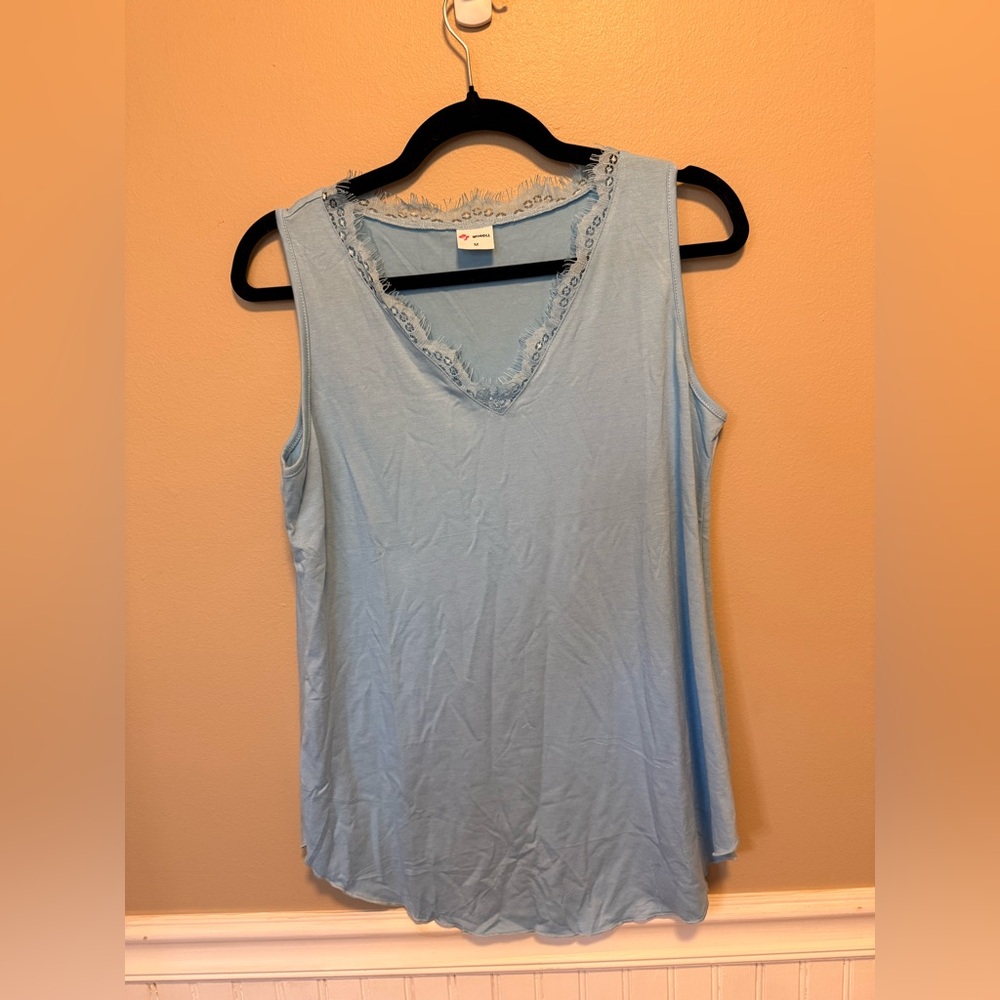 Chic Tank Top with‎ Breathable Fabric and Relaxed Fit